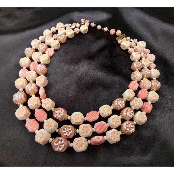 Vintage 1960s Pink Flower Beaded Necklace - Picture 3 of 4
